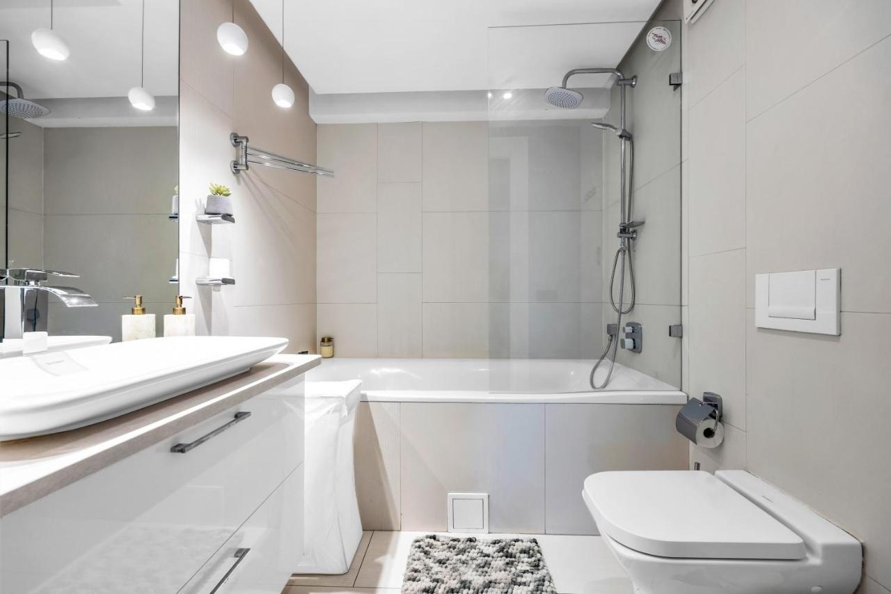 23Rd Floor 3Br Apt With Views Of 바르샤바 외부 사진